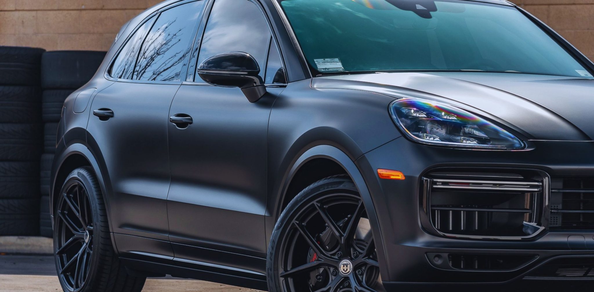 Gloss Black Vs Satin Black: Differences Between Them